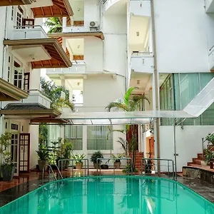 https://serene-garden-hotel.kandyhotelsnow.com