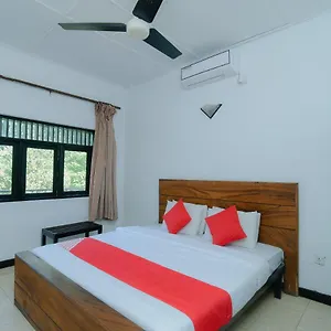 https://water-front-hotel-kandy.kandyhotelsnow.com